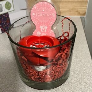 Scentsy Red Mini Fan Diffuser with Sweetheart Sugar Cookie Scentsy Pods.